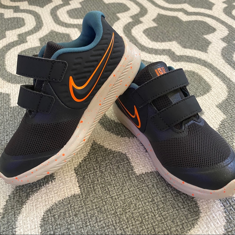 NWOT NIKE Toddler Star Runner